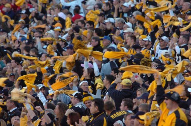 Source: "Pittsburgh Steeler fans 15 Oct 2006". Licensed under CC BY 2.0 via Wikimedia Commons - 